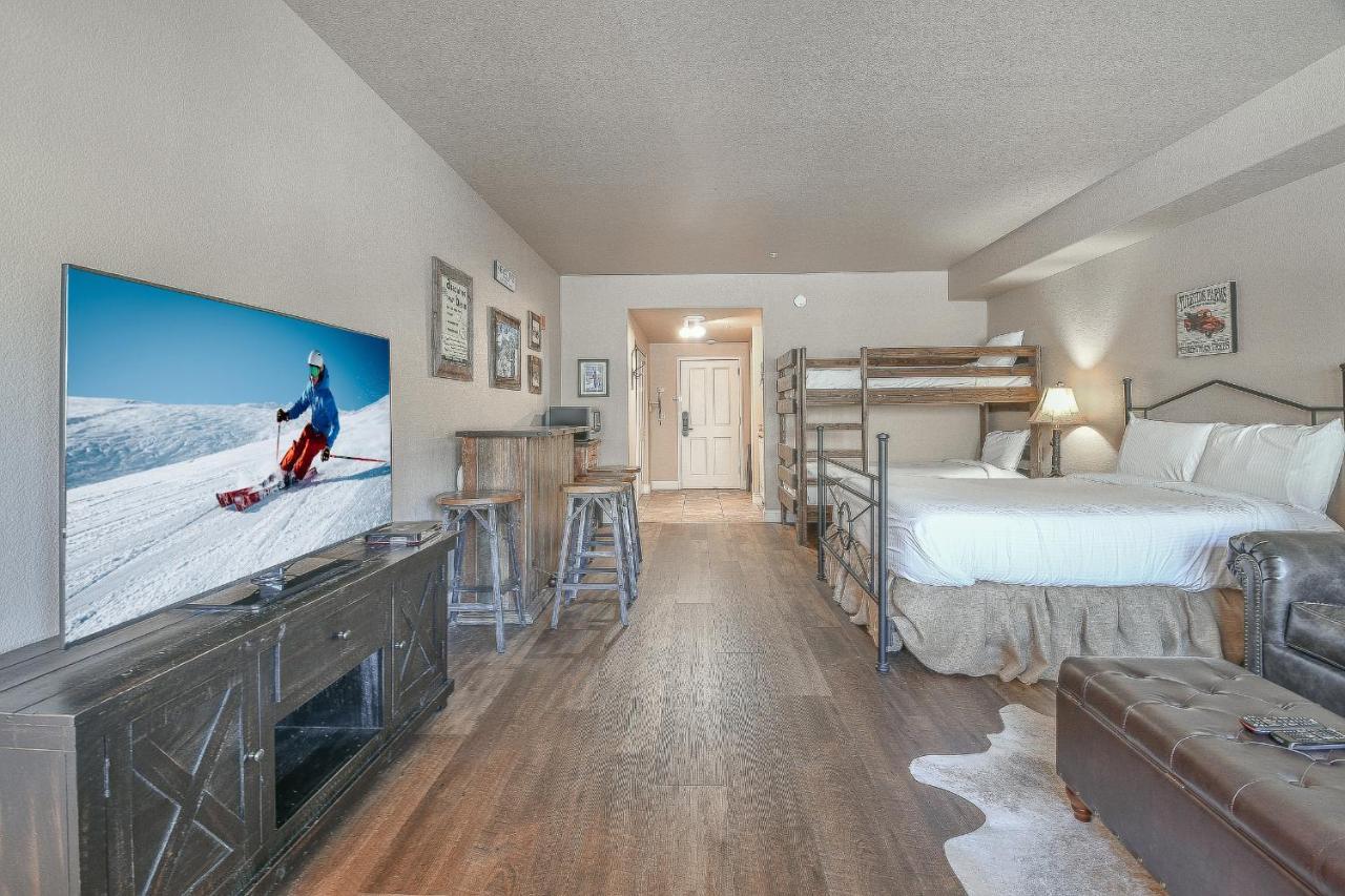 Studios At Gateway Lodge 基斯通 外观 照片