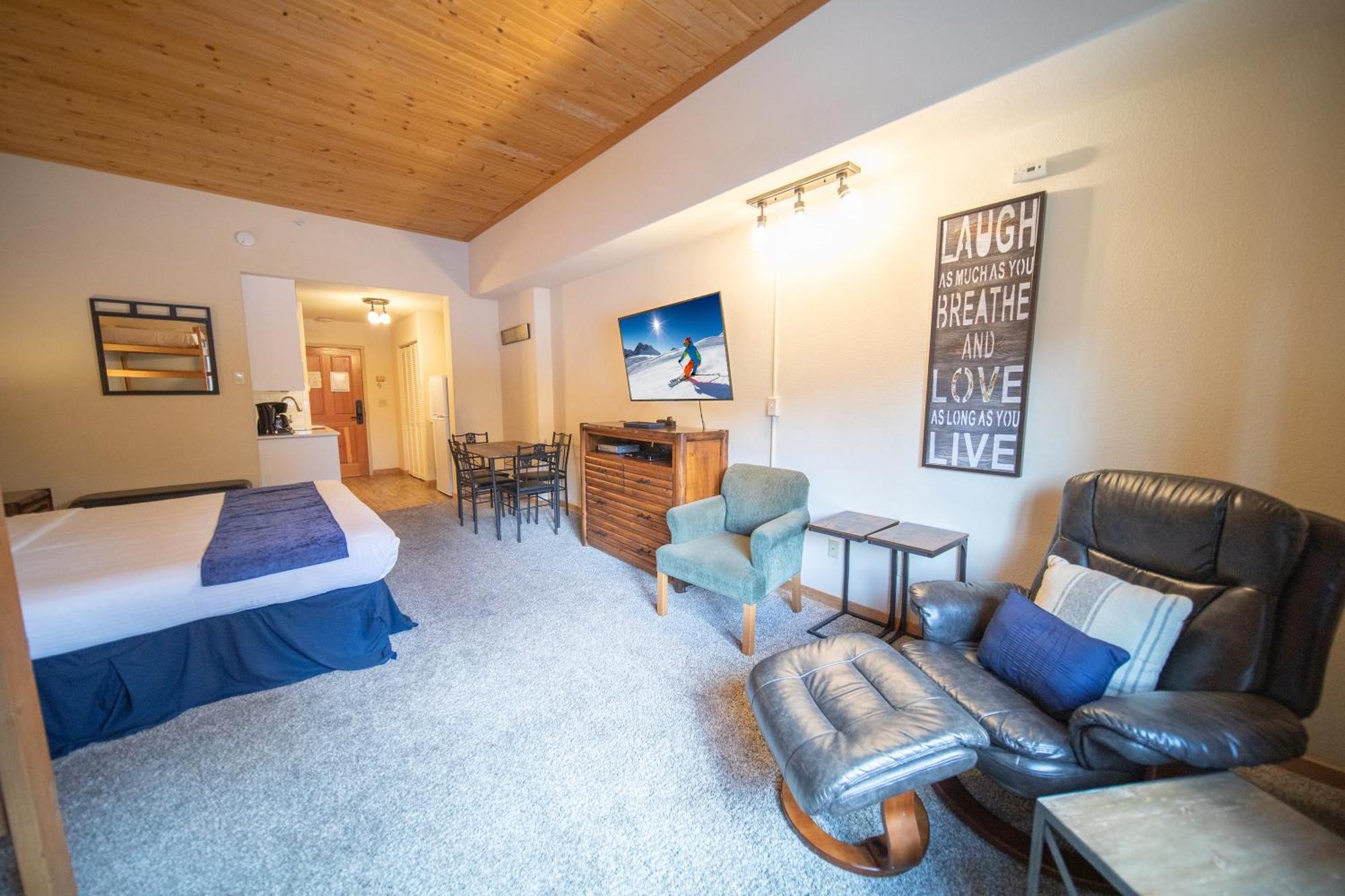 Studios At Gateway Lodge 基斯通 外观 照片