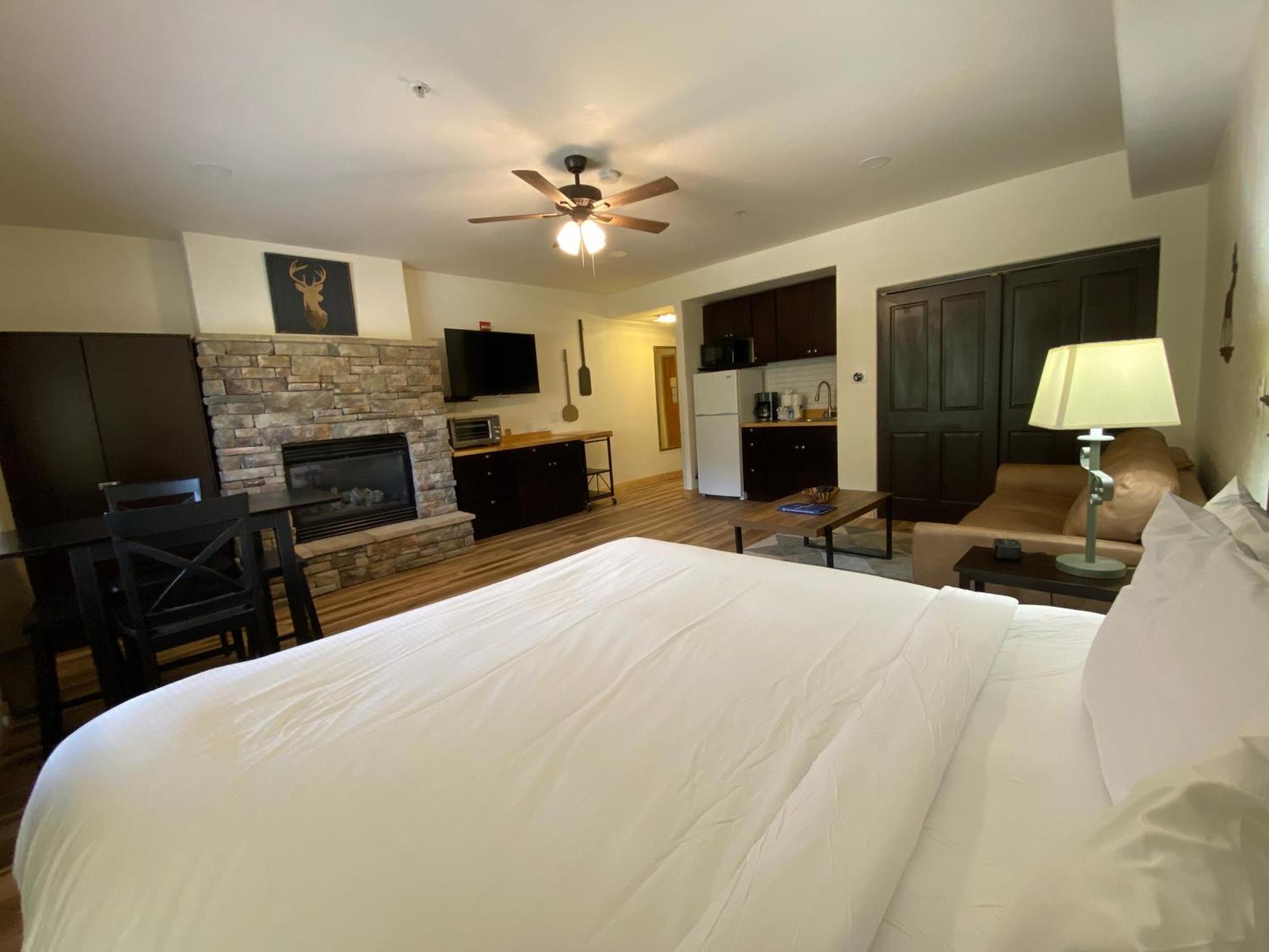 Studios At Gateway Lodge 基斯通 外观 照片