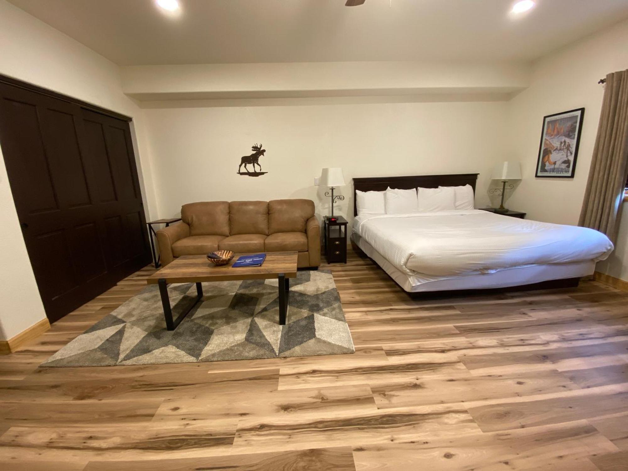 Studios At Gateway Lodge 基斯通 外观 照片