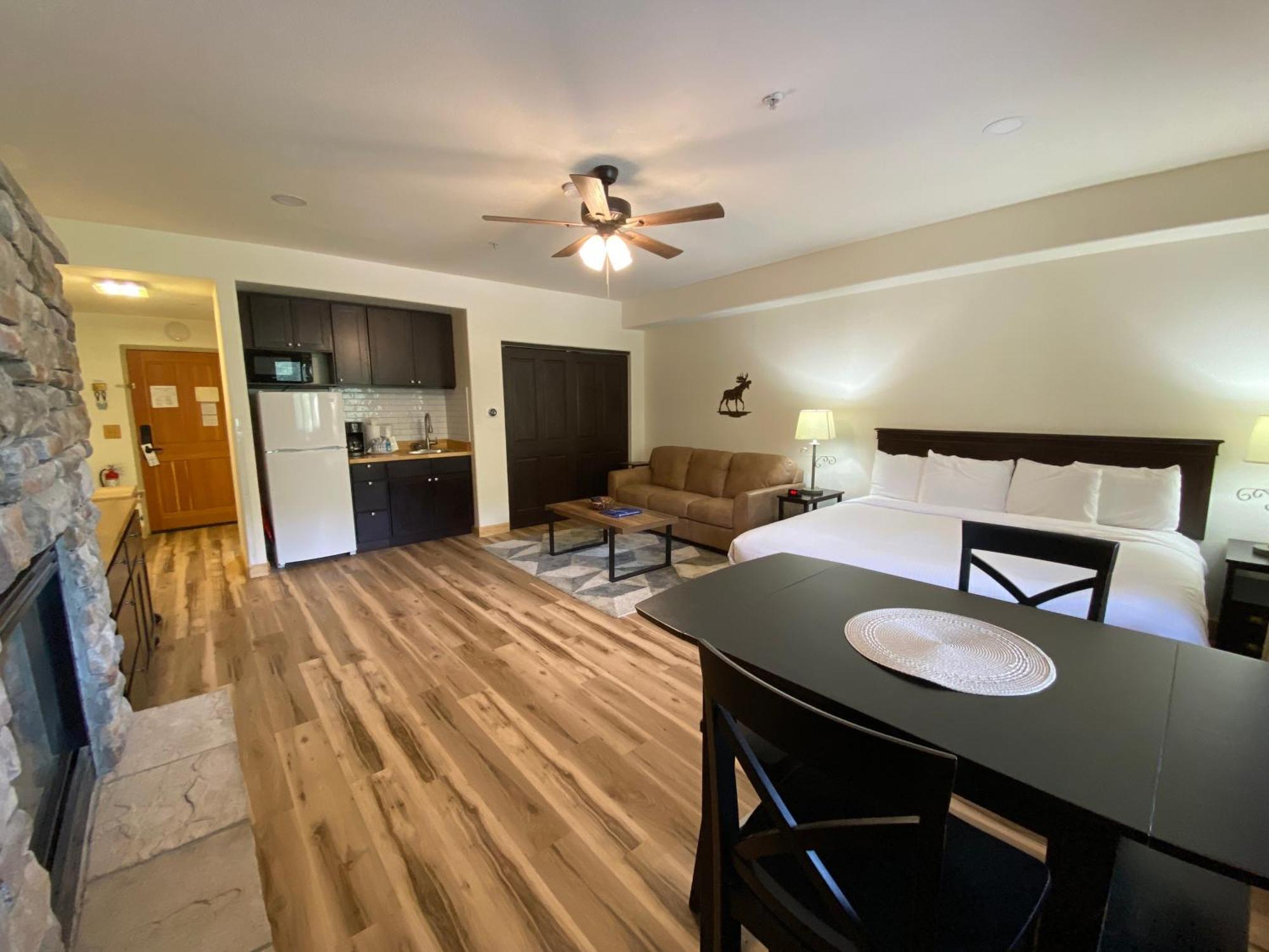 Studios At Gateway Lodge 基斯通 外观 照片